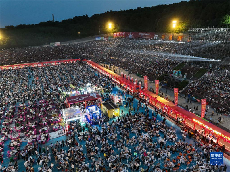 Festival Internacional da Lagosta é realizado em Jiangsu, leste da China