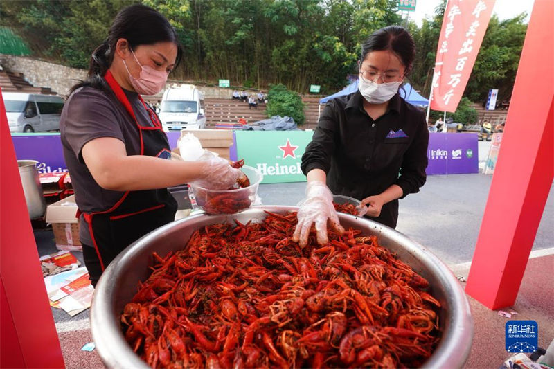 Festival Internacional da Lagosta é realizado em Jiangsu, leste da China