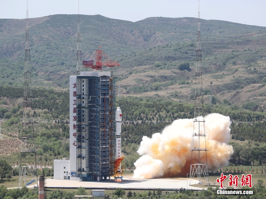 China lança 41 satélites em um único foguete, batendo recorde