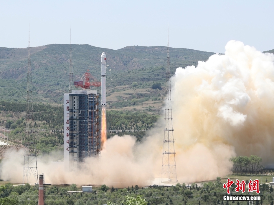 China lança 41 satélites em um único foguete, batendo recorde