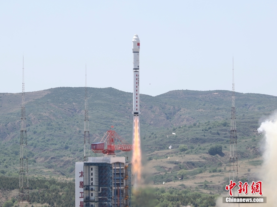 China lança 41 satélites em um único foguete, batendo recorde