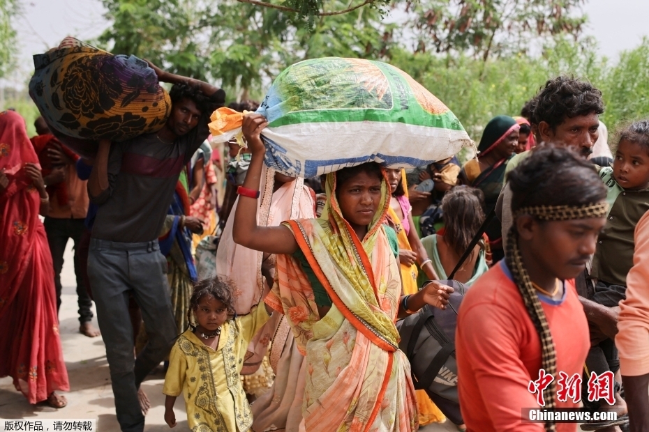 Ciclone procova evacuação de dezenas de milhares de pessoas na Índia e Paquistão