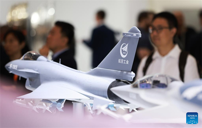 Empresas chinesas apresentam várias novidades no 54º Paris Air Show