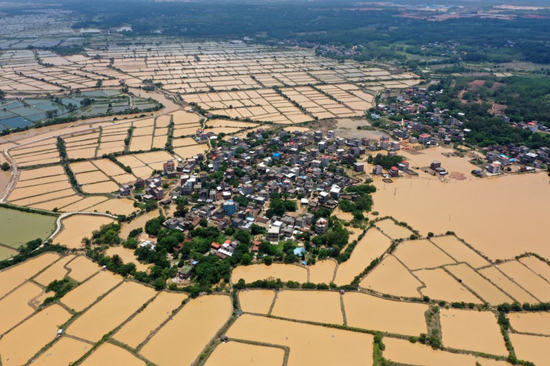 China renova alerta azul para tempestades