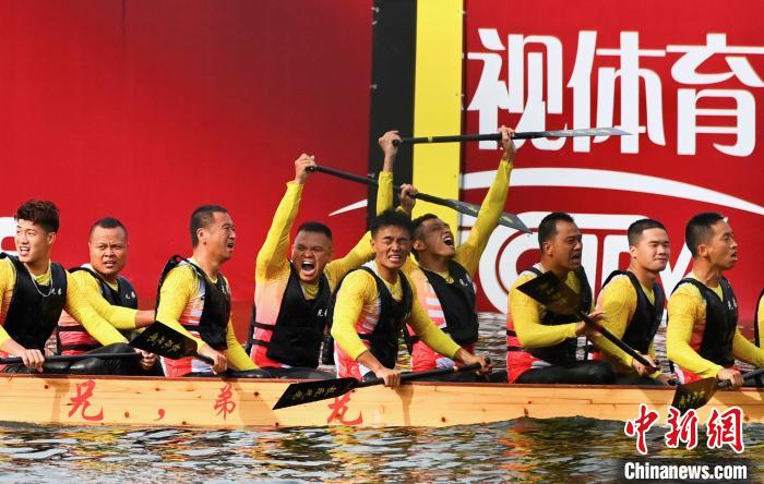 Competição de Barco-Dragão é realizada em Fuzhou, leste da China