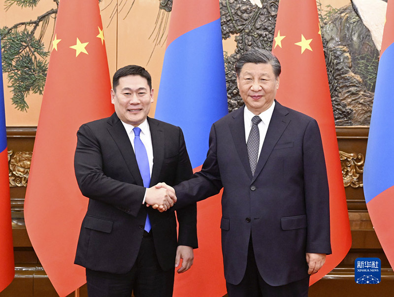 Xi Jinping reúne-se com primeiro-ministro mongol