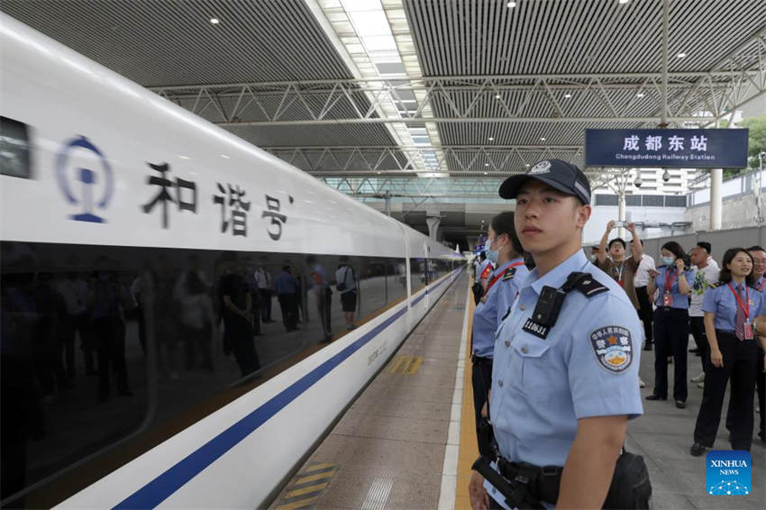 Nova ferrovia de alta velocidade conecta Hong Kong e Chengdu