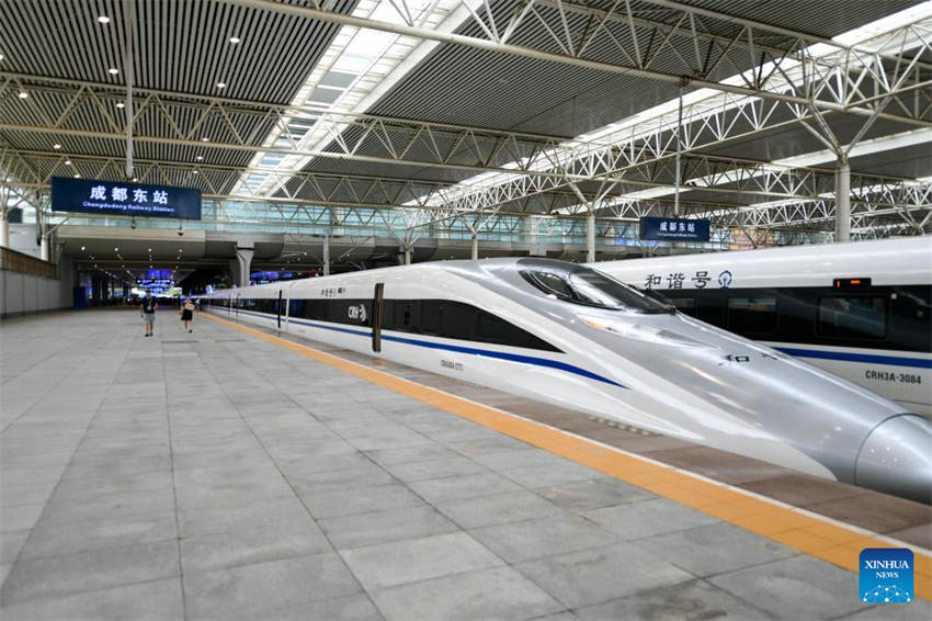 Nova ferrovia de alta velocidade conecta Hong Kong e Chengdu