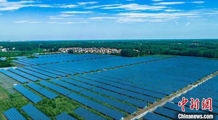 Geração de energia fotovoltaica promove revitalização rural em Henan