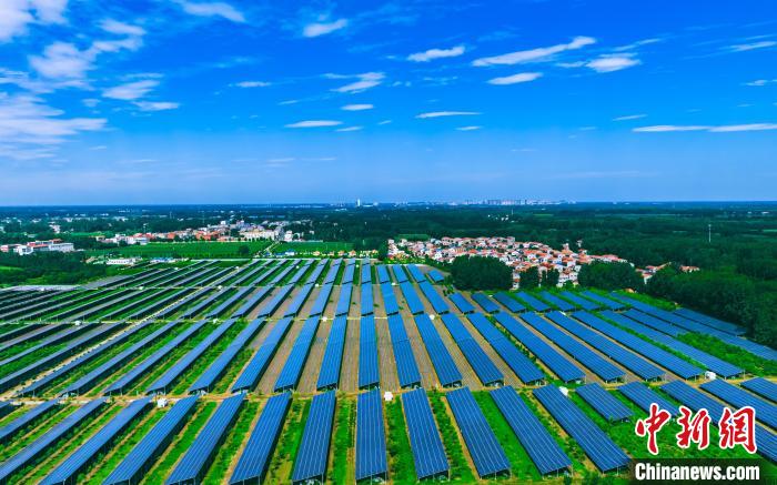 Geração de energia fotovoltaica promove revitalização rural em Henan