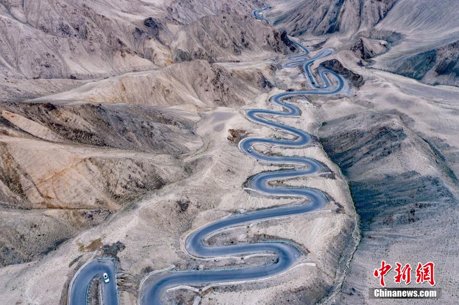 Galeria: estrada montanhosa Panlong em Xinjiang