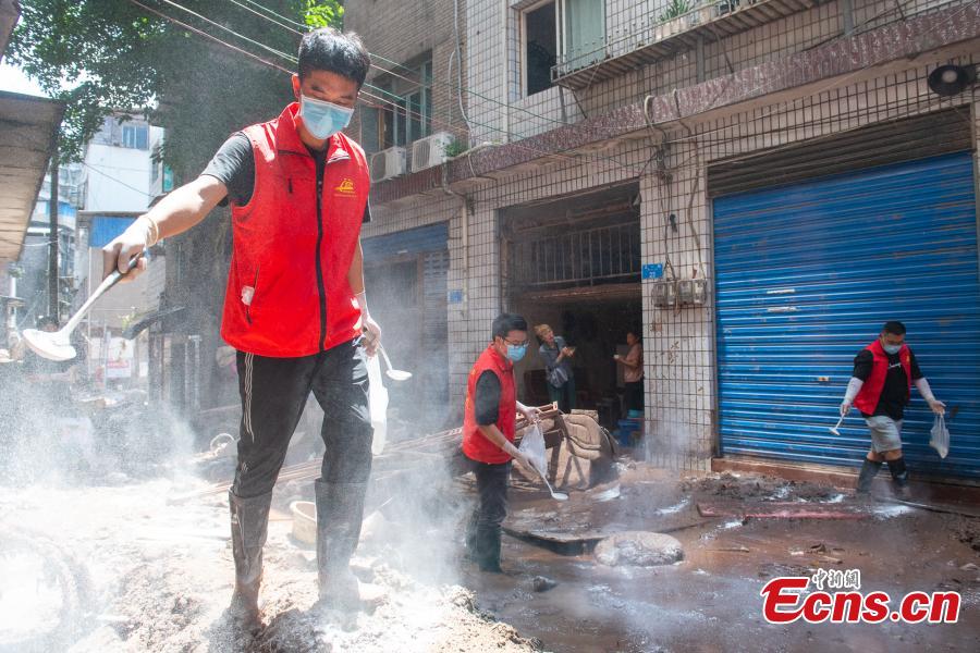 Serviços de resgate e socorro intensificados decorrem em Chongqing após inundações