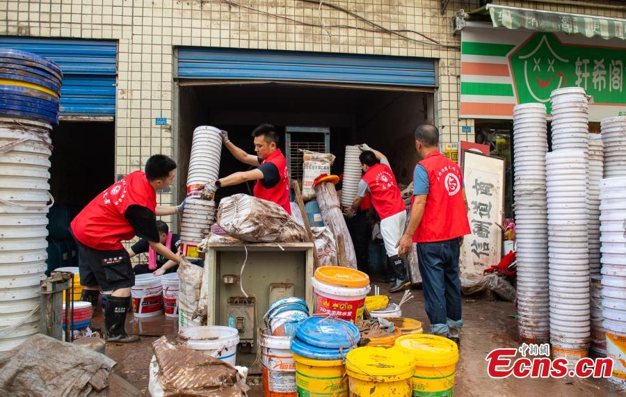 Serviços de resgate e socorro intensificados decorrem em Chongqing após inundações