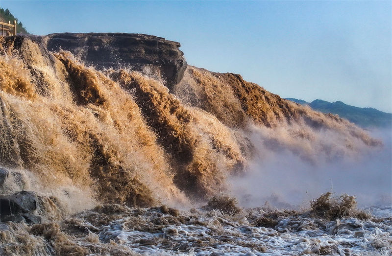 Volume de água da Cachoeira Hukou no rio Amarelo cresce