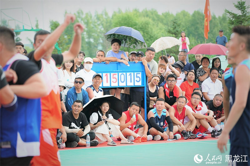 Final de torneio rural de basquete é organizado em Harbin, nordeste da China