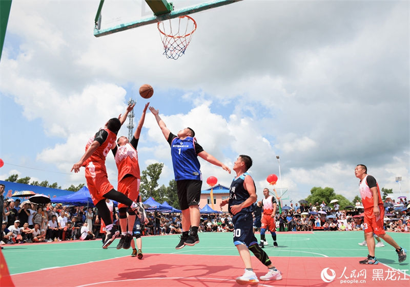 Final de torneio rural de basquete é organizado em Harbin, nordeste da China