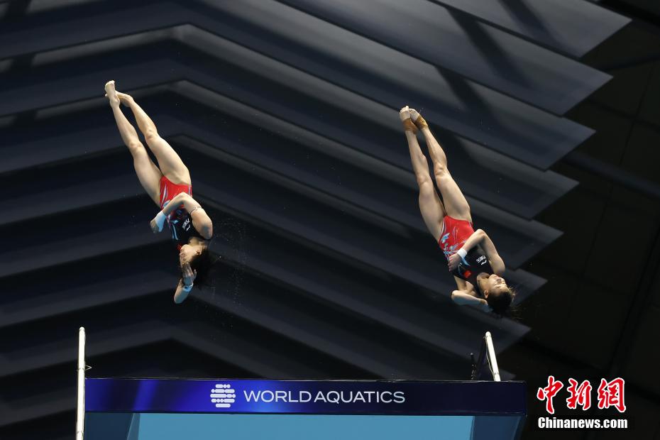 Fukuoka: atletas chinesas Chen Yuxi e Quan Hongchan conquistam ouro no campeonato mundial de natação