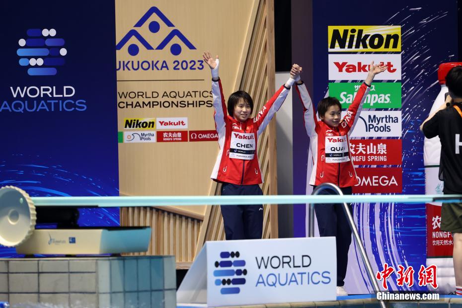 Fukuoka: atletas chinesas Chen Yuxi e Quan Hongchan conquistam ouro no campeonato mundial de natação