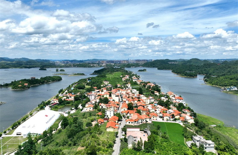 Guizhou: beleza natural de Qingzhen atrai cada vez mais visitantes