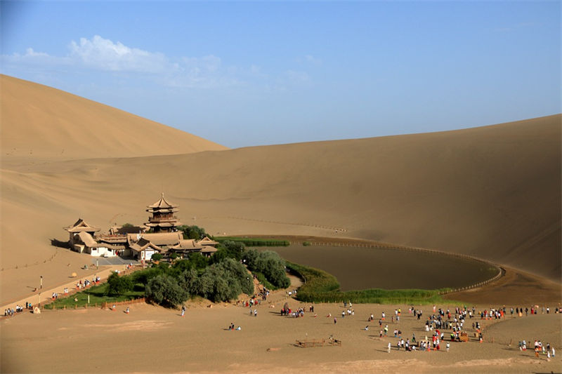 Onda de turismo aumenta em Dunhuang durante verão