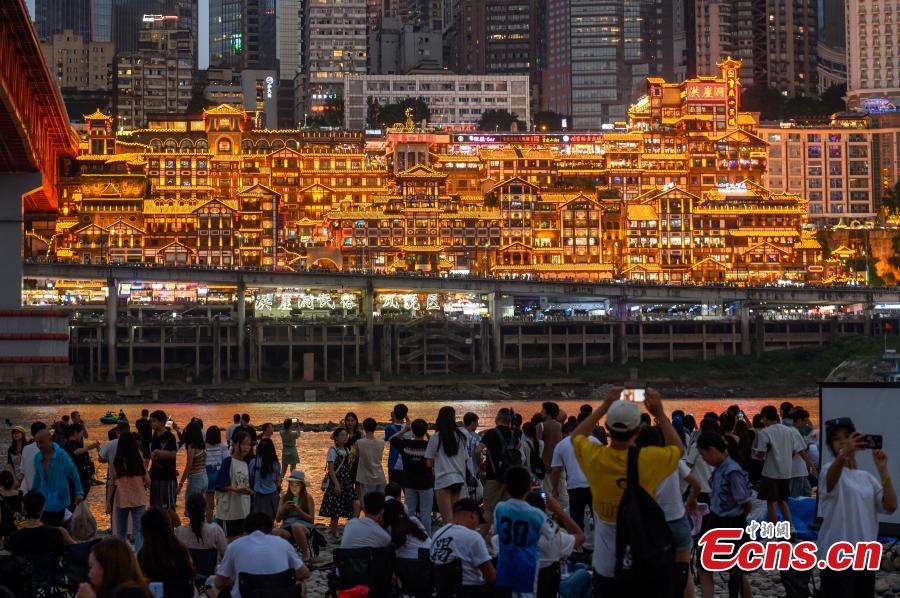 Chongqing lidera desenvolvimento econômico noturno