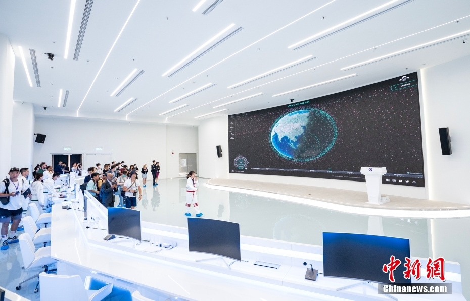 Primeiro centro de fabricação de satélites em Hong Kong é inaugurado