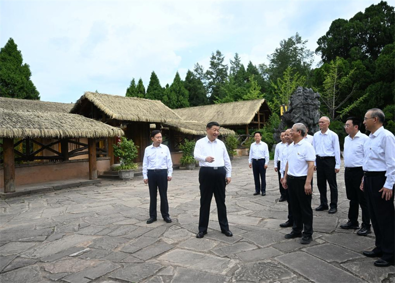 Xi Jinping inspeciona Província de Sichuan, no sudoeste da China