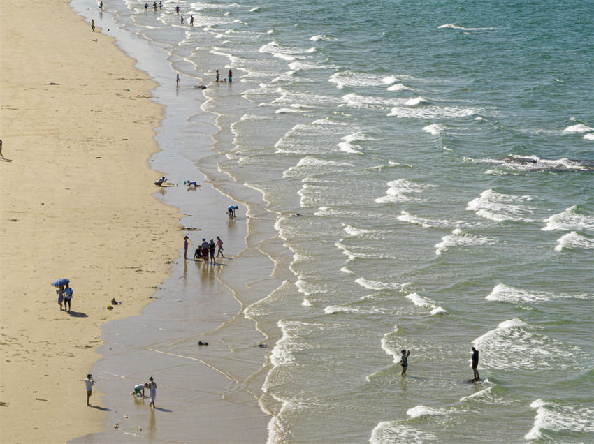 Galeria: ilha de Weizhou atrai inúmeros turistas em Guangxi, sul da China