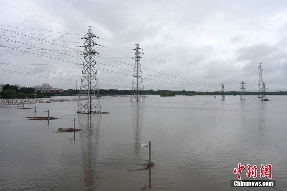 Beijing emite alerta vermelho de inundação