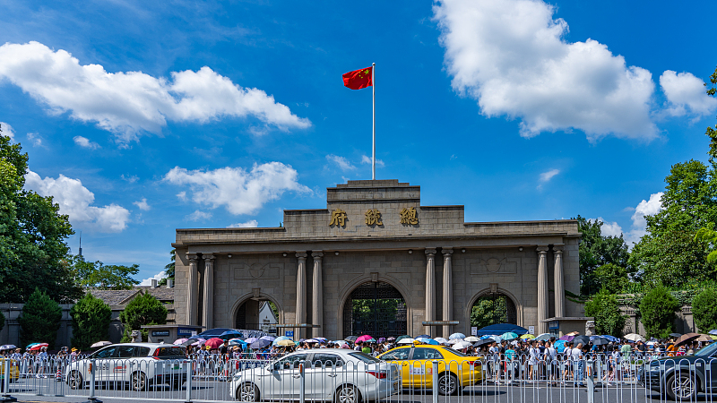 Turistas se reúnem para explorar as diversas atrações da China