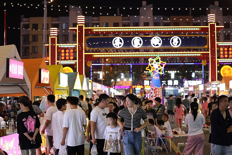 Turistas se reúnem para explorar as diversas atrações da China