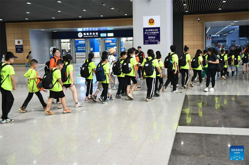 Passageiros presos no distrito de Mentougou em Beijing são transferidos com segurança