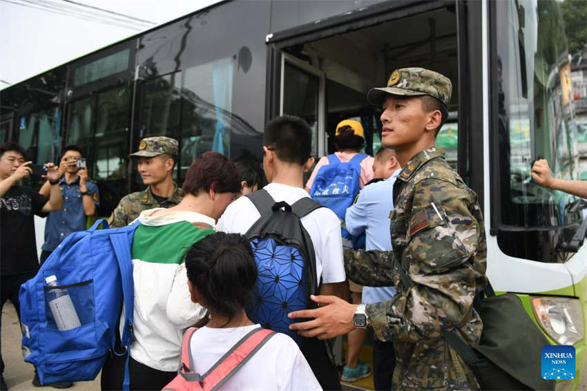 Passageiros presos no distrito de Mentougou em Beijing são transferidos com segurança