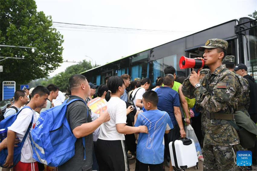 Passageiros presos no distrito de Mentougou em Beijing são transferidos com segurança