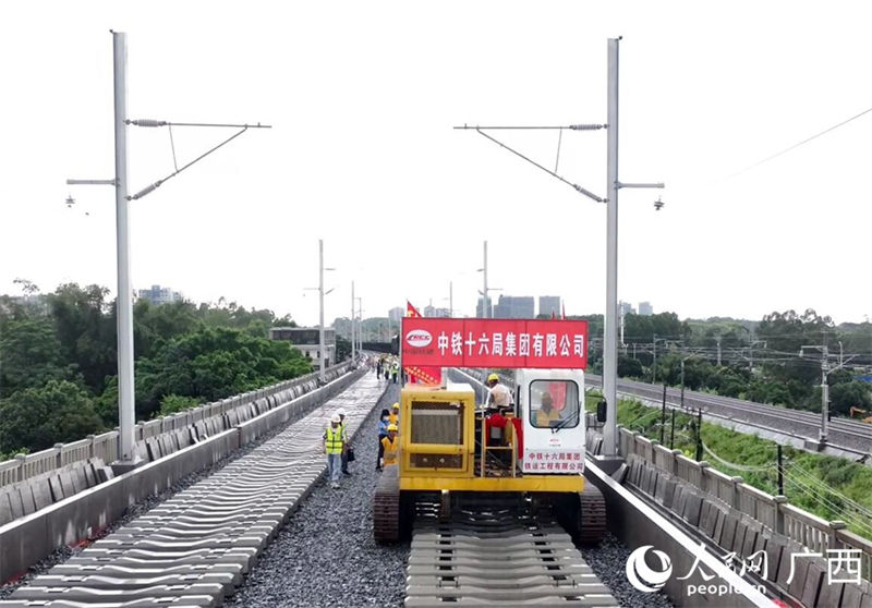 China: primeira ferrovia de alta velocidade até à fronteira com o Vietnã inicia colocação de carris