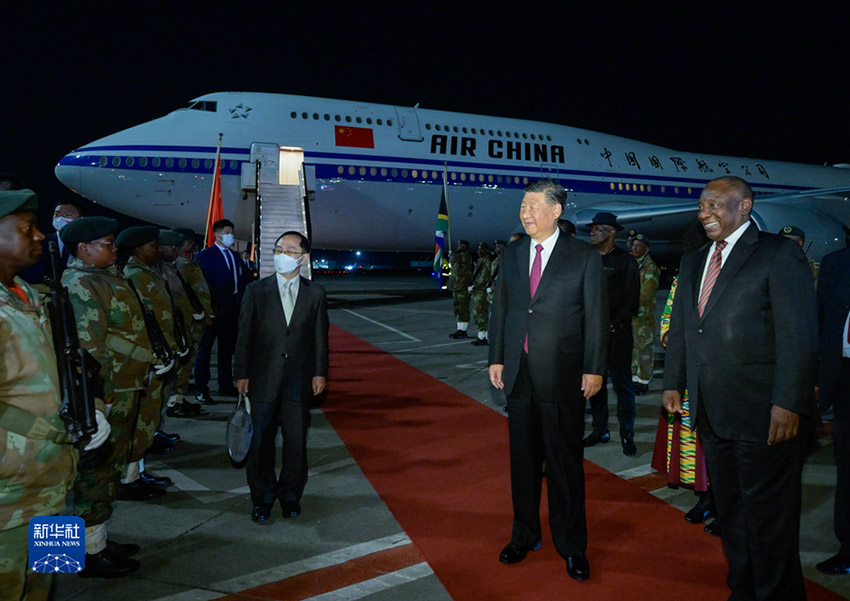 Ampliação: Xi Jinping chega à África do Sul para 15ª Cúpula do BRICS e visita de Estado