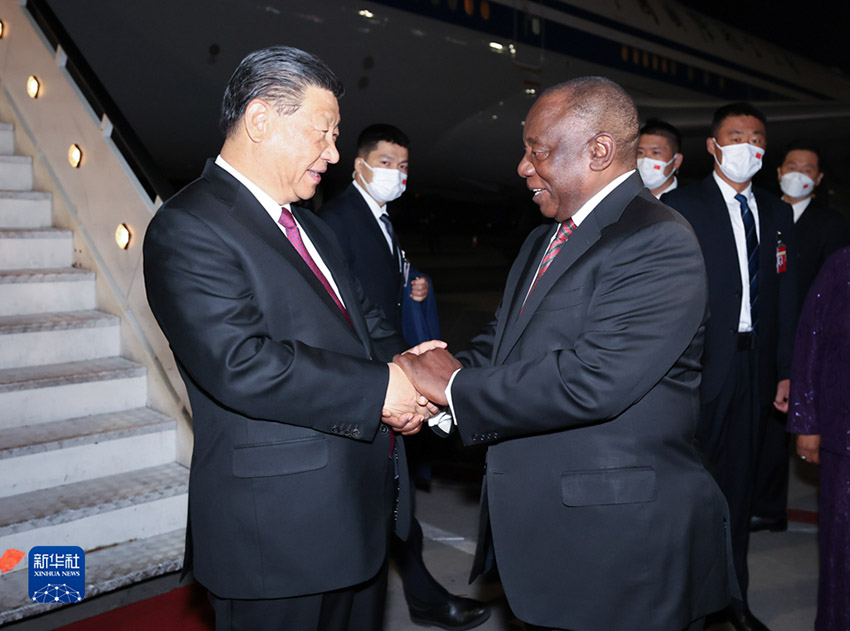 Ampliação: Xi Jinping chega à África do Sul para 15ª Cúpula do BRICS e visita de Estado