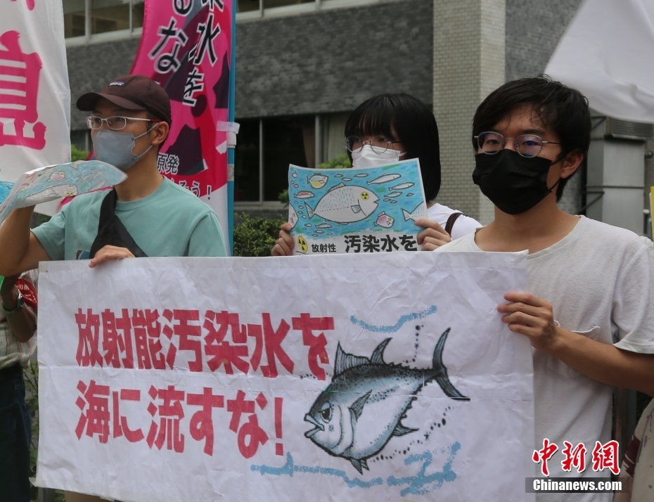 Povo japonês protesta contra descarga de água contaminada da central nuclear de Fukushima