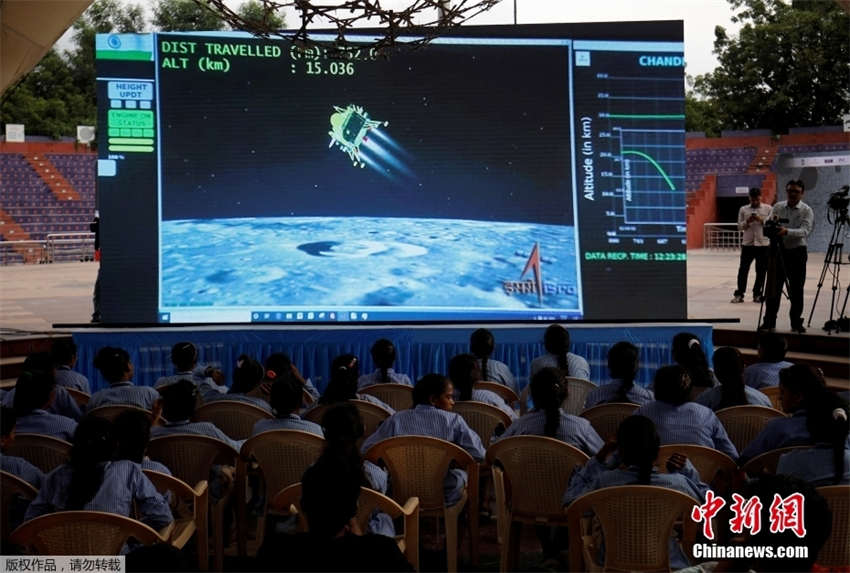 Sonda indiana Chandrayaan-3 pousa com sucesso na Lua
