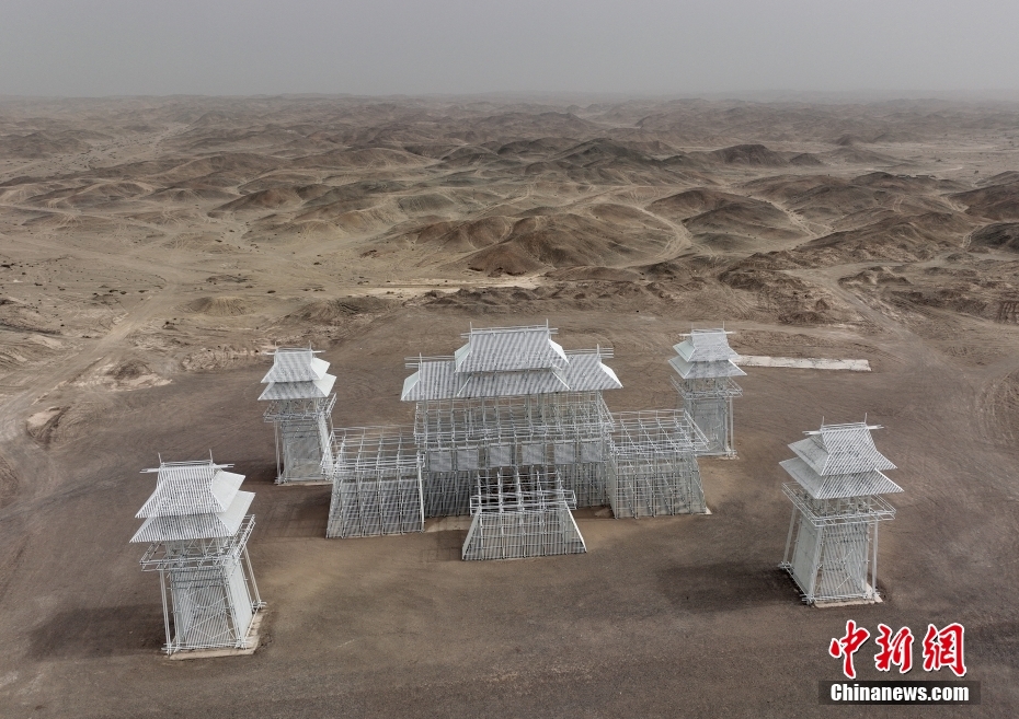 Galeria Internacional de Arte de Esculturas do Deserto de Gobi atrai visitantes no noroeste da China