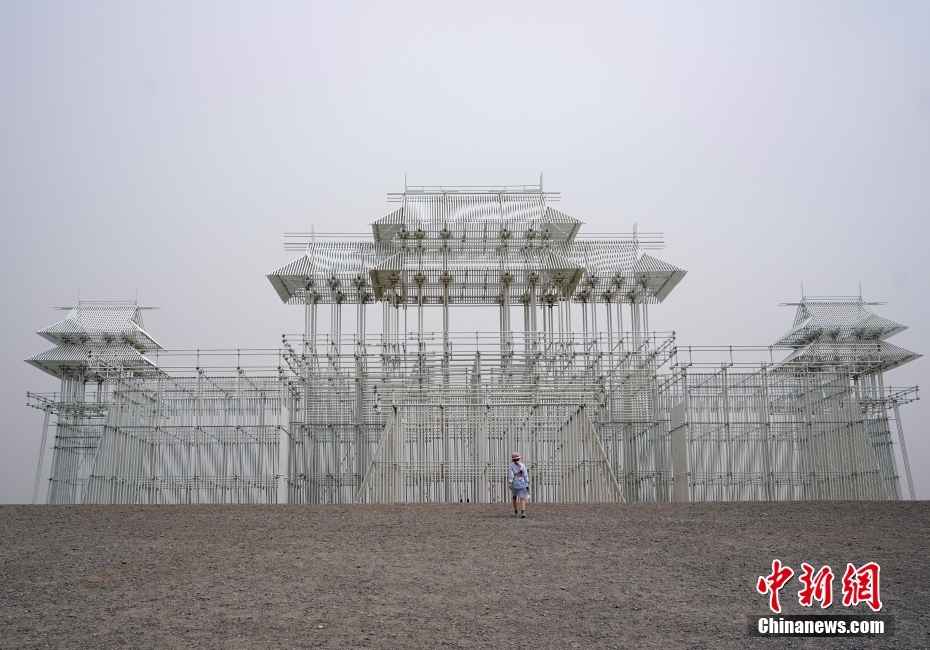 Galeria Internacional de Arte de Esculturas do Deserto de Gobi atrai visitantes no noroeste da China