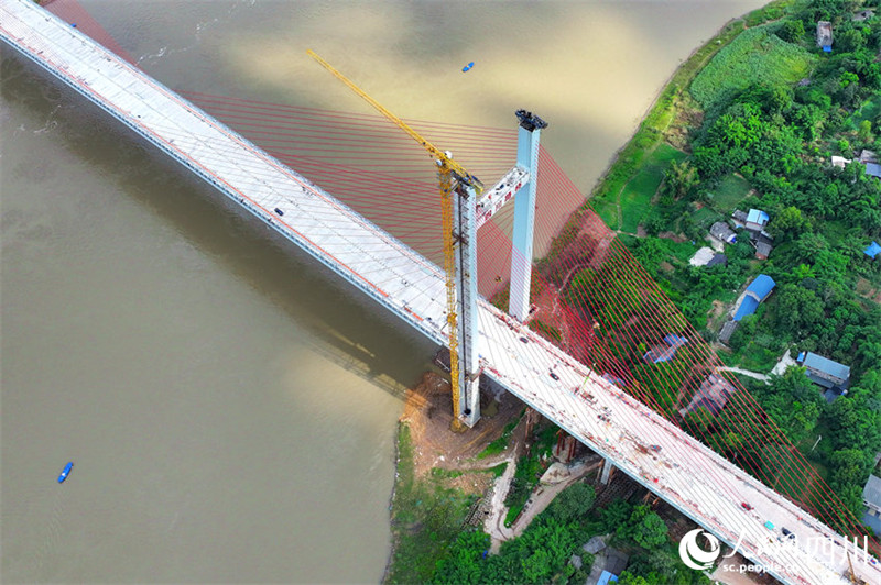 Sichuan: grande ponte Naxi sobre o rio Yangtze em construção
