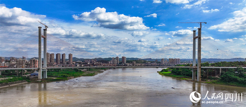 Sichuan: grande ponte Naxi sobre o rio Yangtze em construção