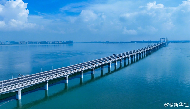 Primeira ferrovia de alta velocidade sobre o mar da China entra em fase experimental de operação