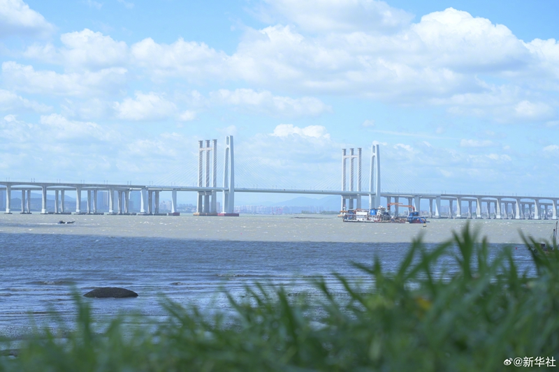 Primeira ferrovia de alta velocidade sobre o mar da China entra em fase experimental de operação