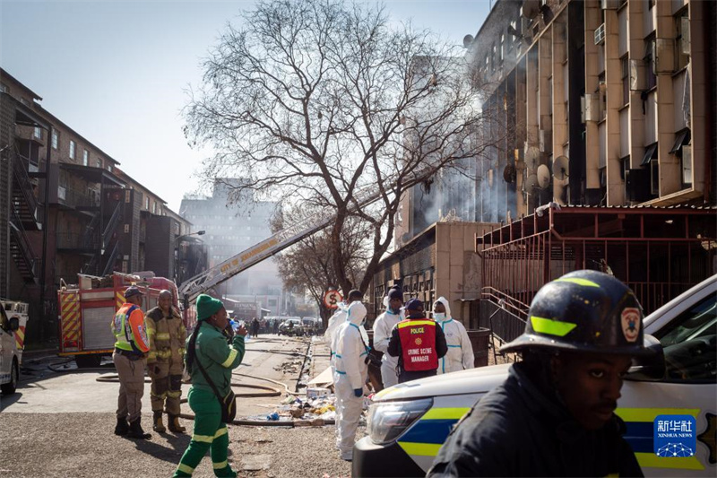 África do Sul: incêndio provoca 73 mortes num prédio edifício em Joanesburgo