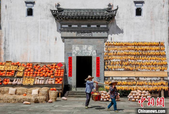 Agricultores secam culturas em Anhui