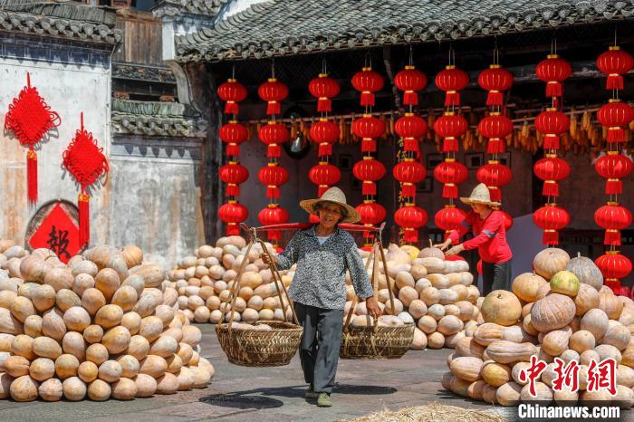 Agricultores secam culturas em Anhui