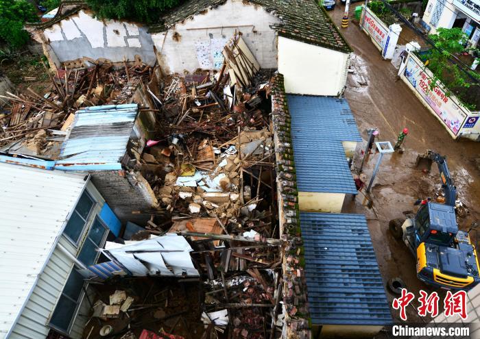 Inundações afetam gravemente áreas urbanas e rurais no leste da China devido ao tufão Haikui