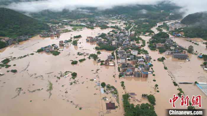 Cidade chinesa de Fuzhou evacua mais de 36 mil moradores devido ao tufão Haikui